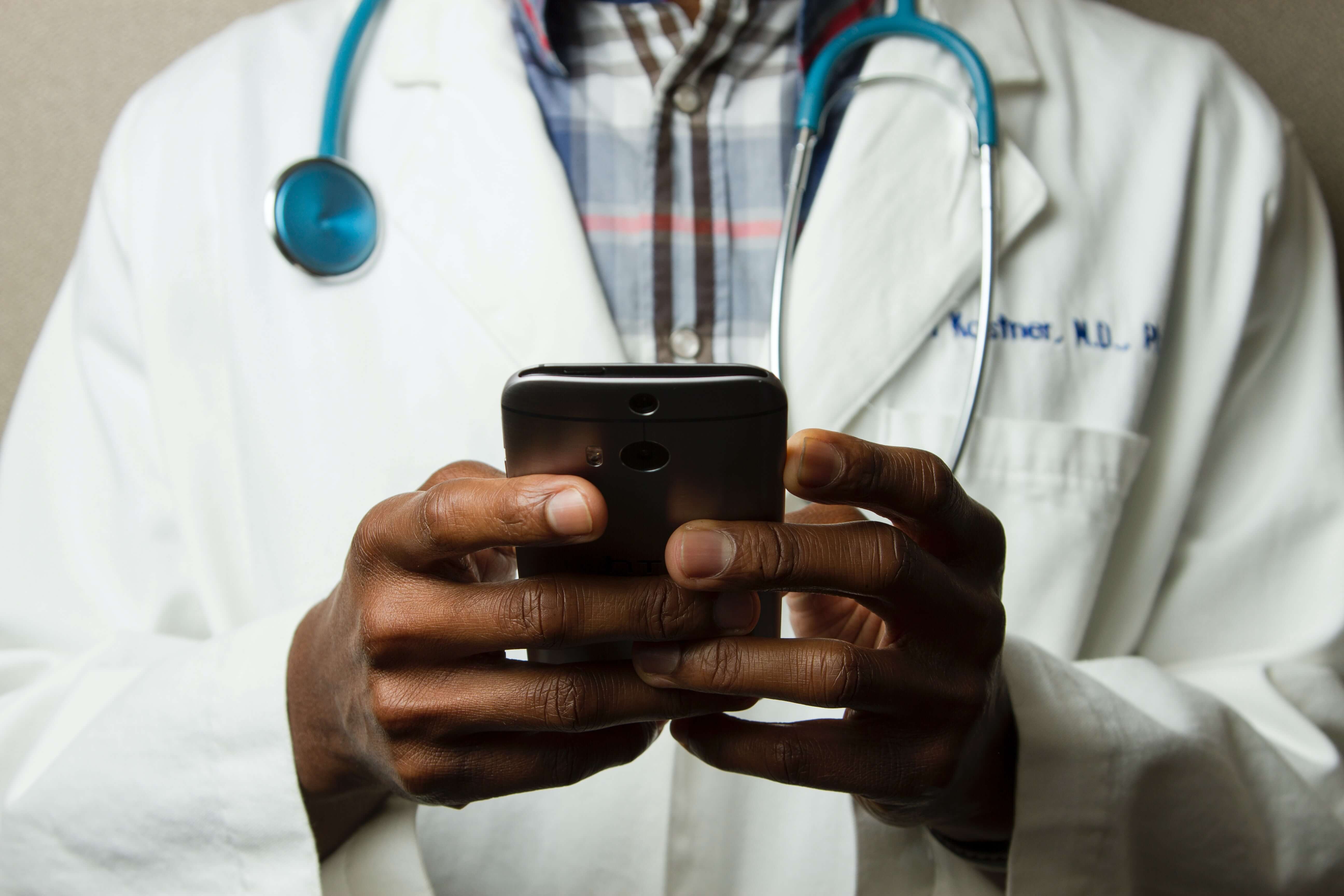 How To Use Text Messaging In Healthcare (+ Free Templates)